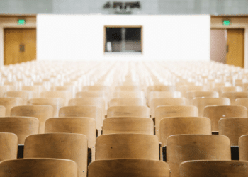 Delon Hurt Offers Strategies for Managing Academics and Athletics in College