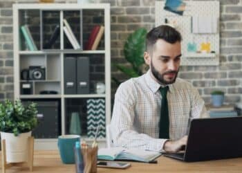 Silent Managers How Algorithms Shape Office Productivity (1)