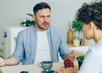 How Tone and Timing Affect Everyday Conversations