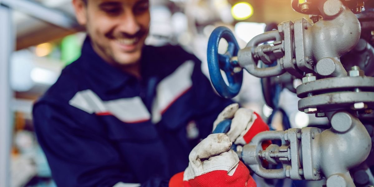 At $6 a Gallon, California Gas Prices Face a Double Threat