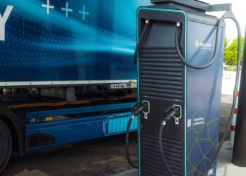 California Launches $1 Billion Rebate Program for Electric Trucks