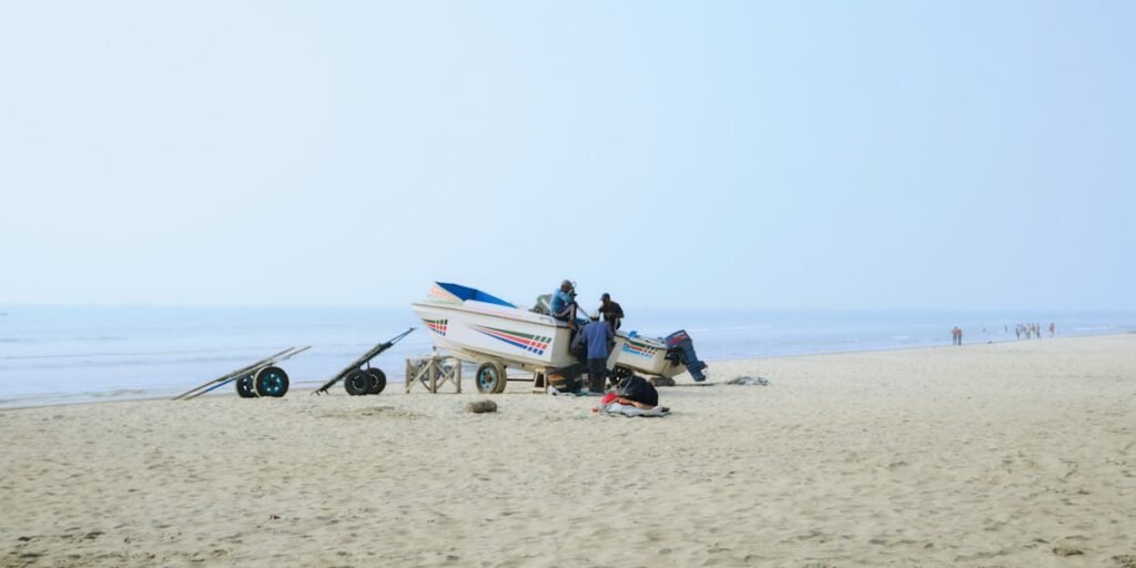 Piper Cherokee 140 Loses Engine After Takeoff, Lands Safely on Huntington State Beach