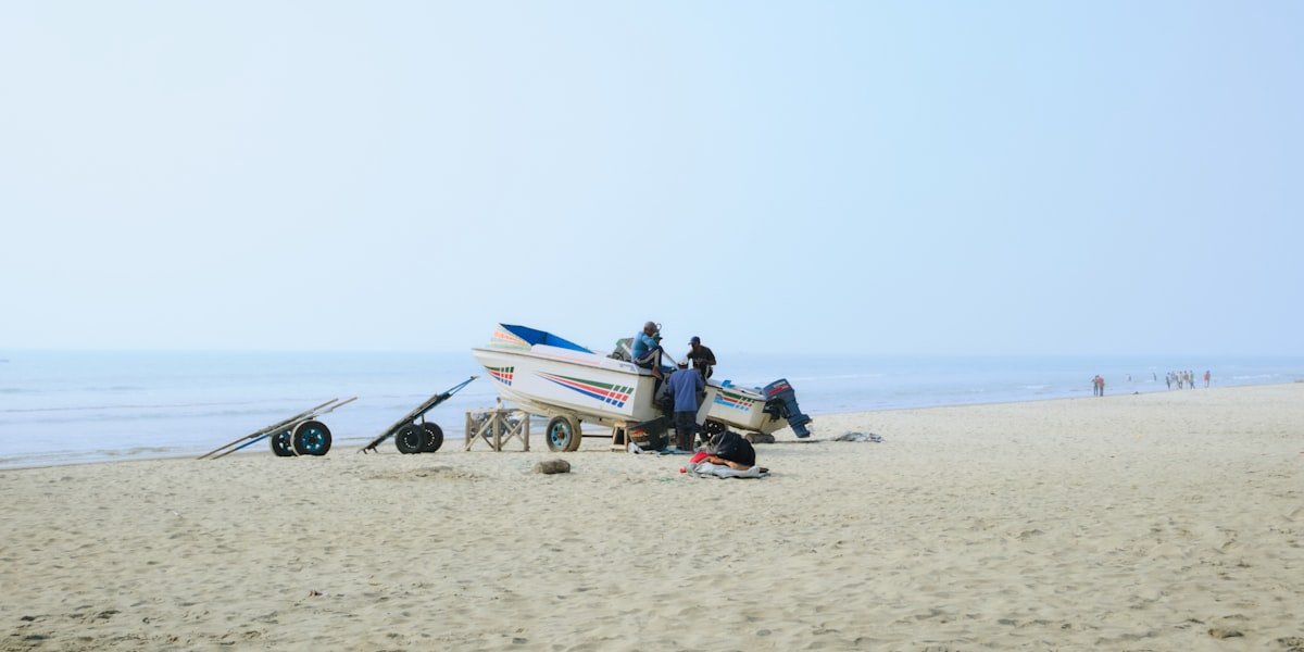 Piper Cherokee 140 Loses Engine After Takeoff, Lands Safely on Huntington State Beach